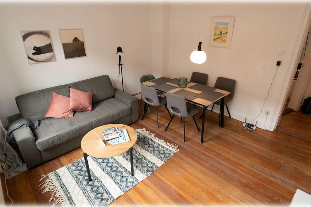 Altbaucharme! 2Zimmer, Zentral Und 24H Check-In Kilonia Zewnętrze zdjęcie